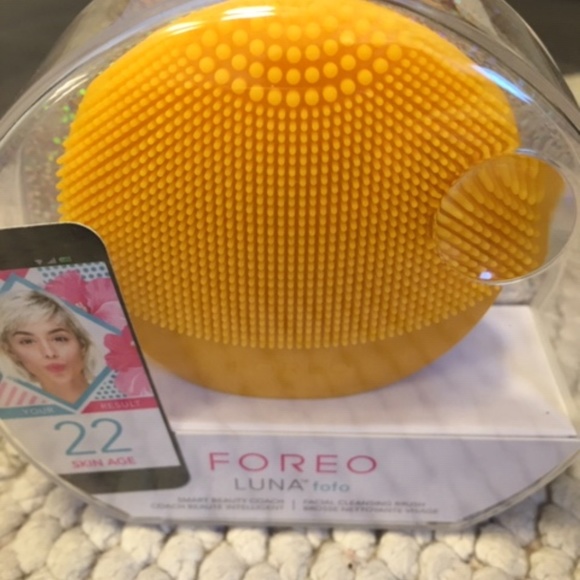 Foreo Facial Cleaning Brush - Picture 3 of 4